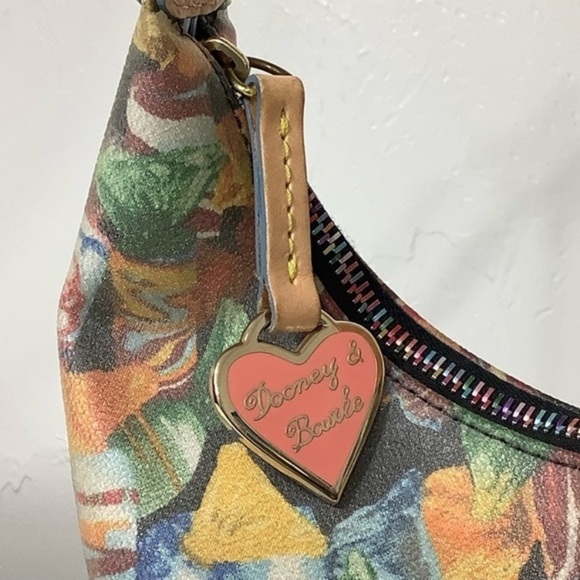 Authentic Dooney and Bourke bag. - Picture 3 of 12